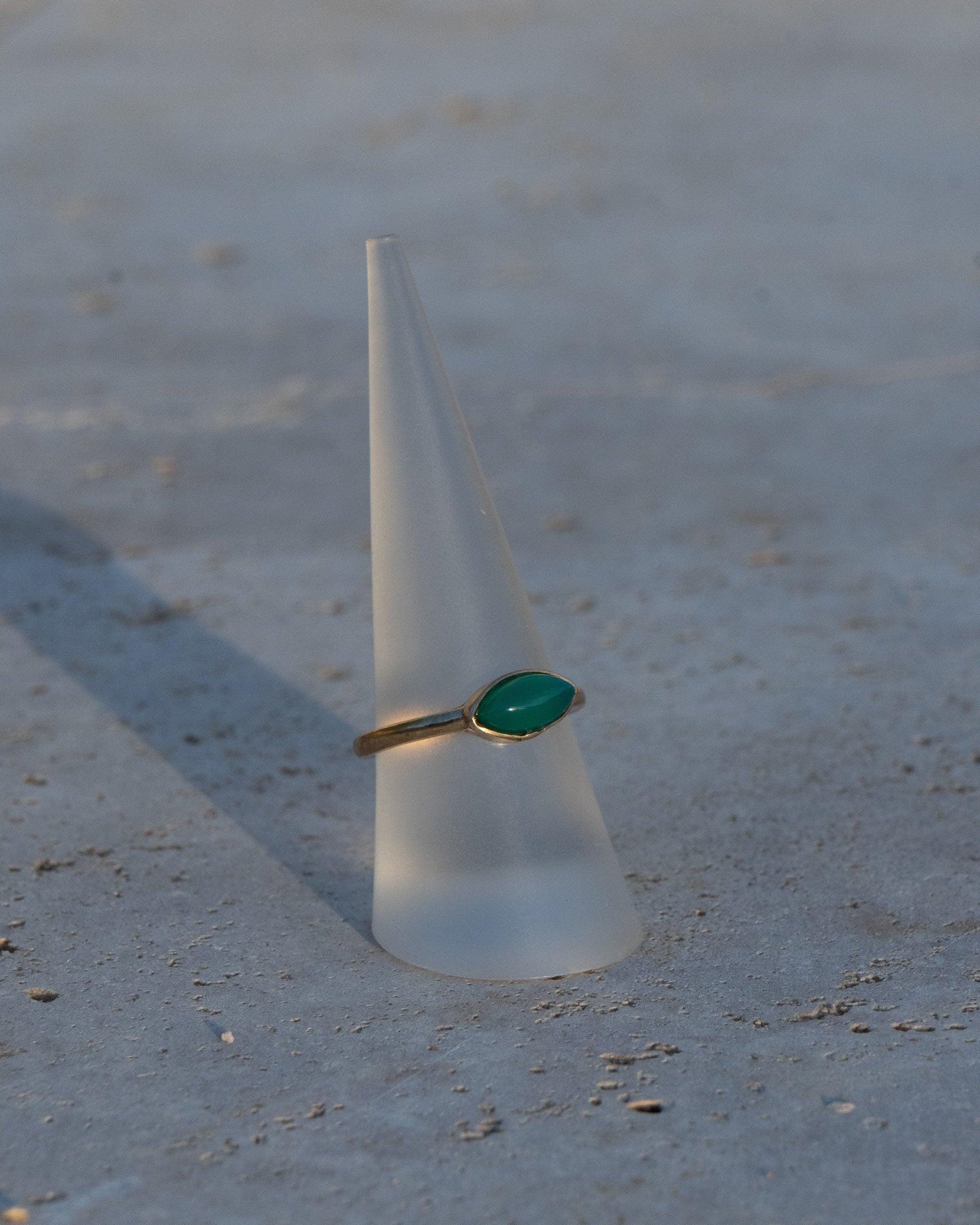 Grüner Onyx Ring Gold | Messing Ring mit Augenform Edelstein | Zarter Boho Ring| Marquise Schliff Statement Ring | Feiner Stapelring – RSS3