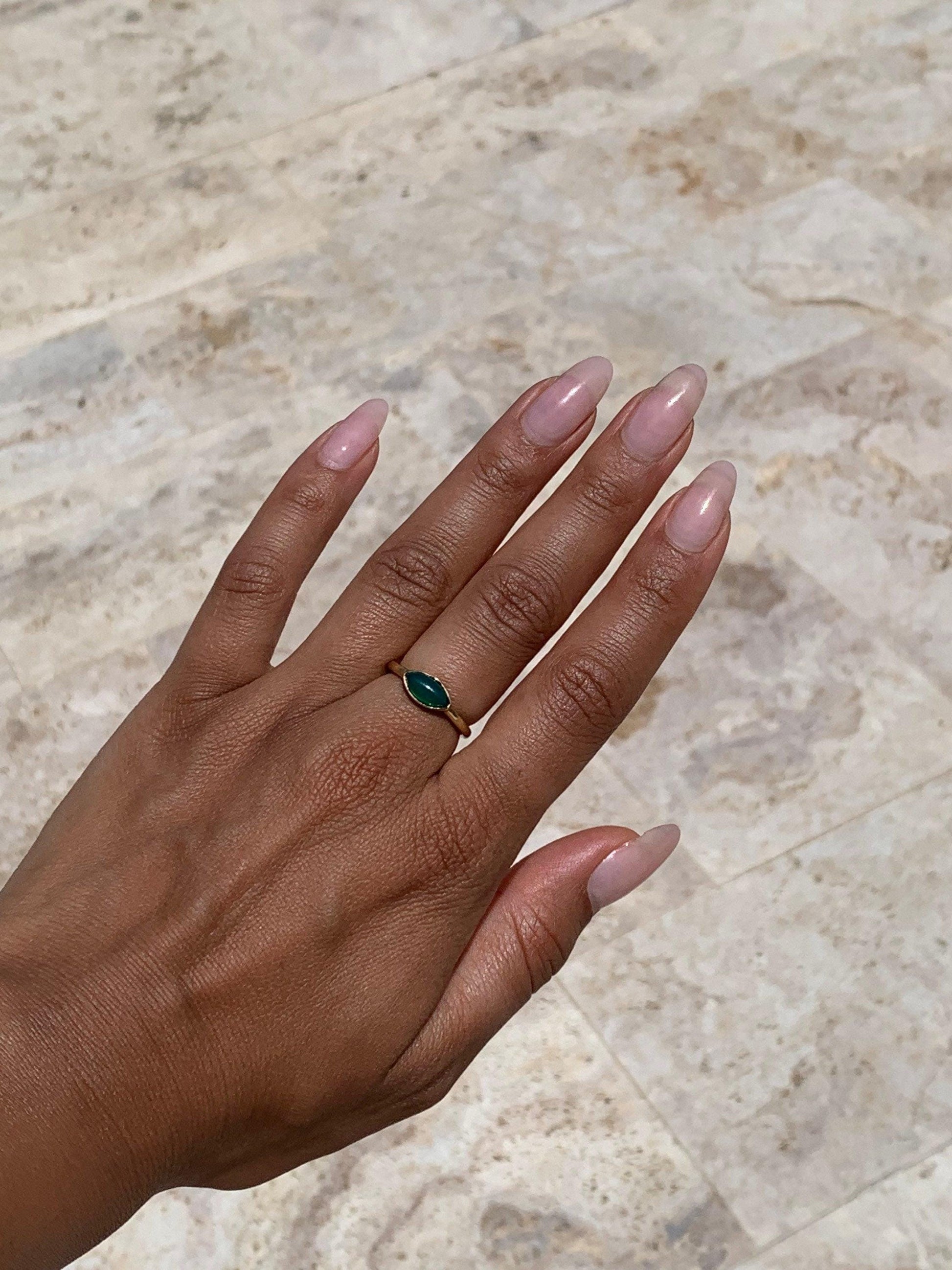 Grüner Onyx Ring Gold | Messing Ring mit Augenform Edelstein | Zarter Boho Ring| Marquise Schliff Statement Ring | Feiner Stapelring – RSS3