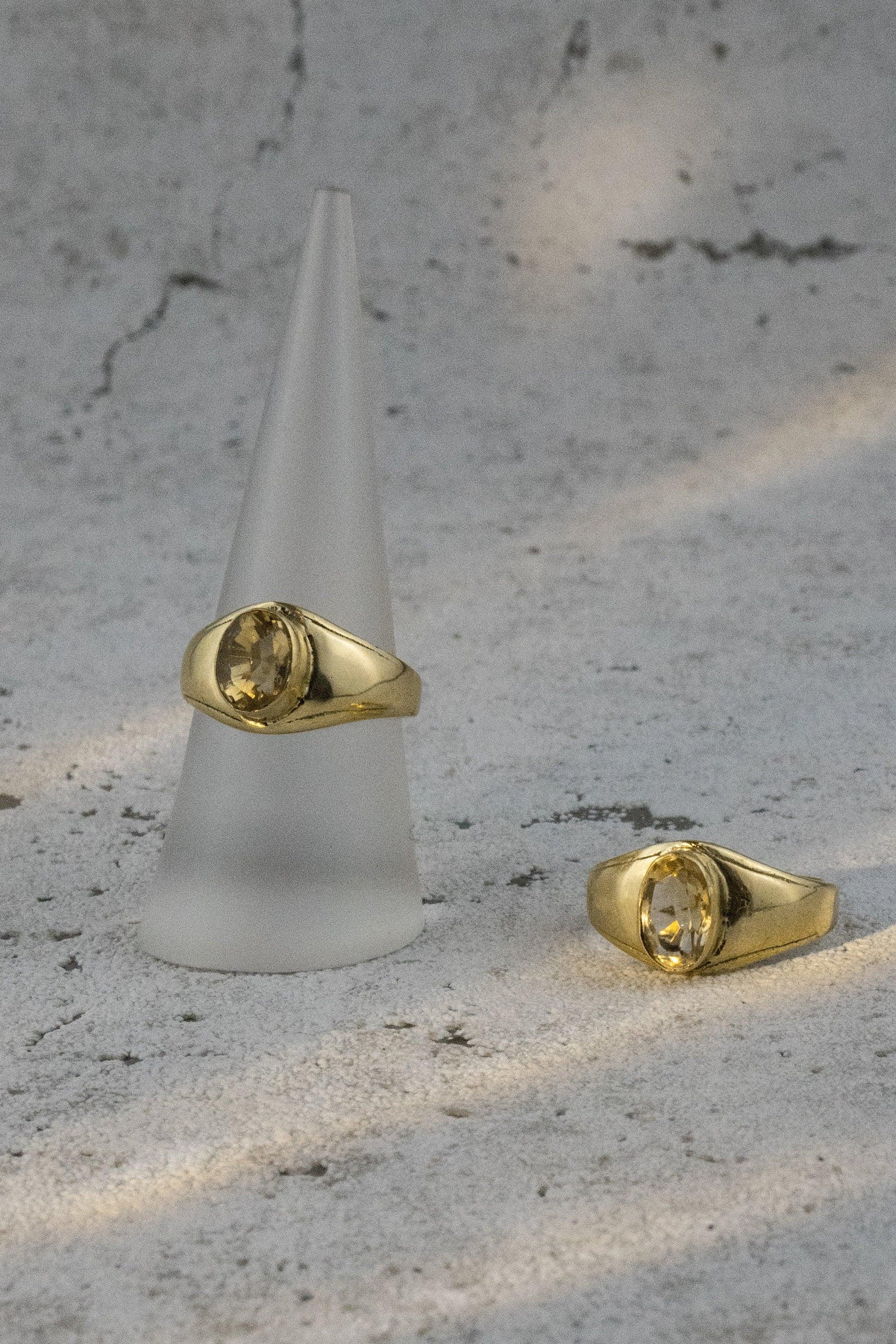Citrin Siegelring Gold - Unisex - Ovaler Edelstein 12x6mm - Massives Messing - Stein des Erfolgs - Wasserfester Boho Ring - Naiza RSM2(Cit)
