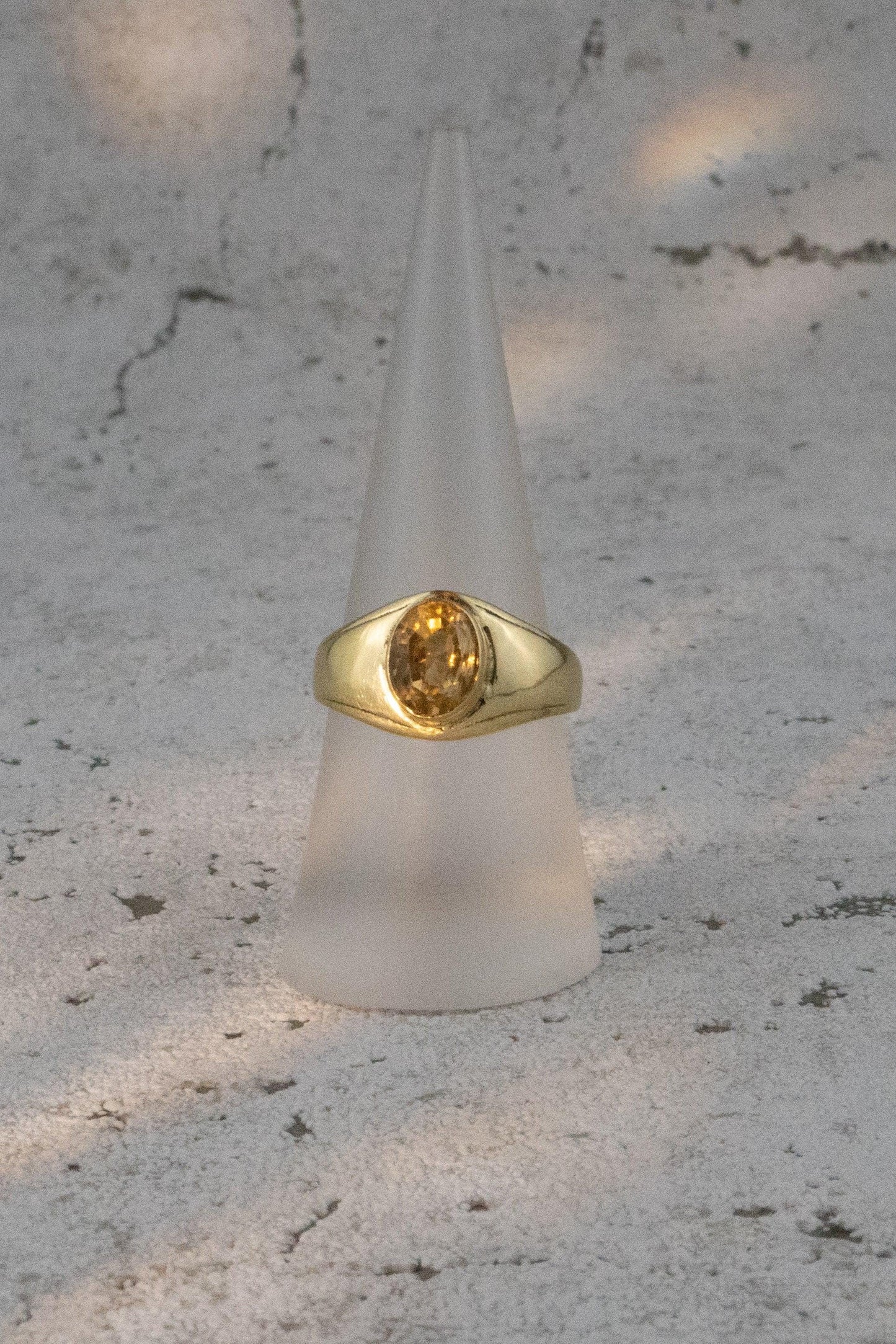 Citrin Siegelring Gold - Unisex - Ovaler Edelstein 12x6mm - Massives Messing - Stein des Erfolgs - Wasserfester Boho Ring - Naiza RSM2(Cit)