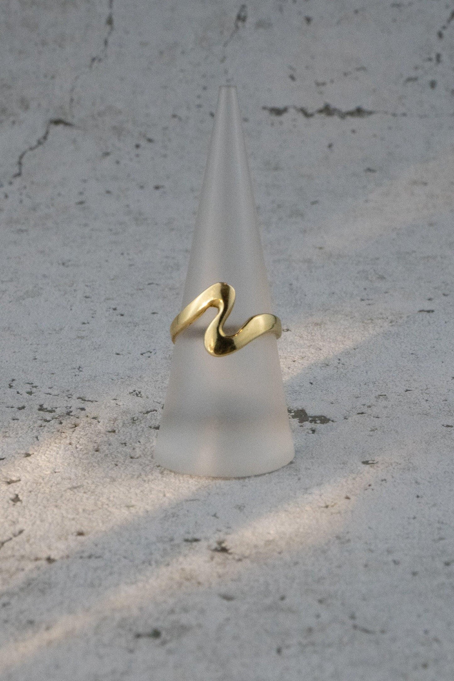 Wellenförmiger Messingring, schlichter Ring, minimalistischer Ring - RB9