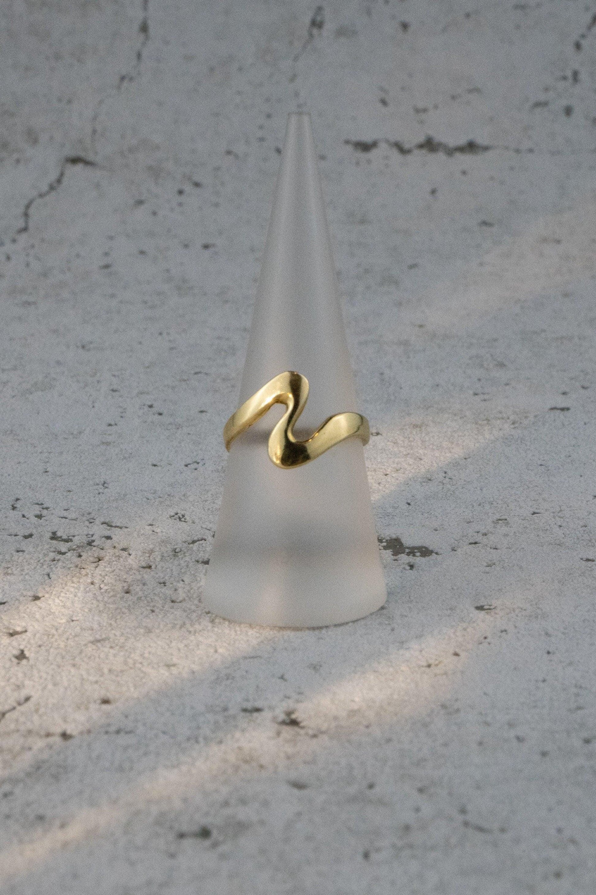 Wellenförmiger Messingring, schlichter Ring, minimalistischer Ring - RB9