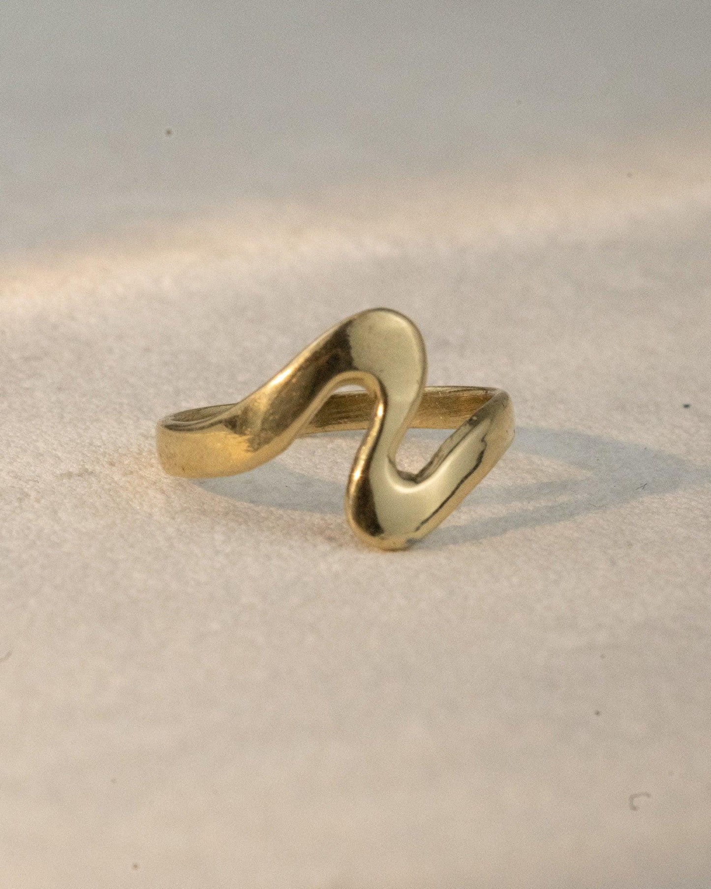 Wellenförmiger Messingring, schlichter Ring, minimalistischer Ring - RB9