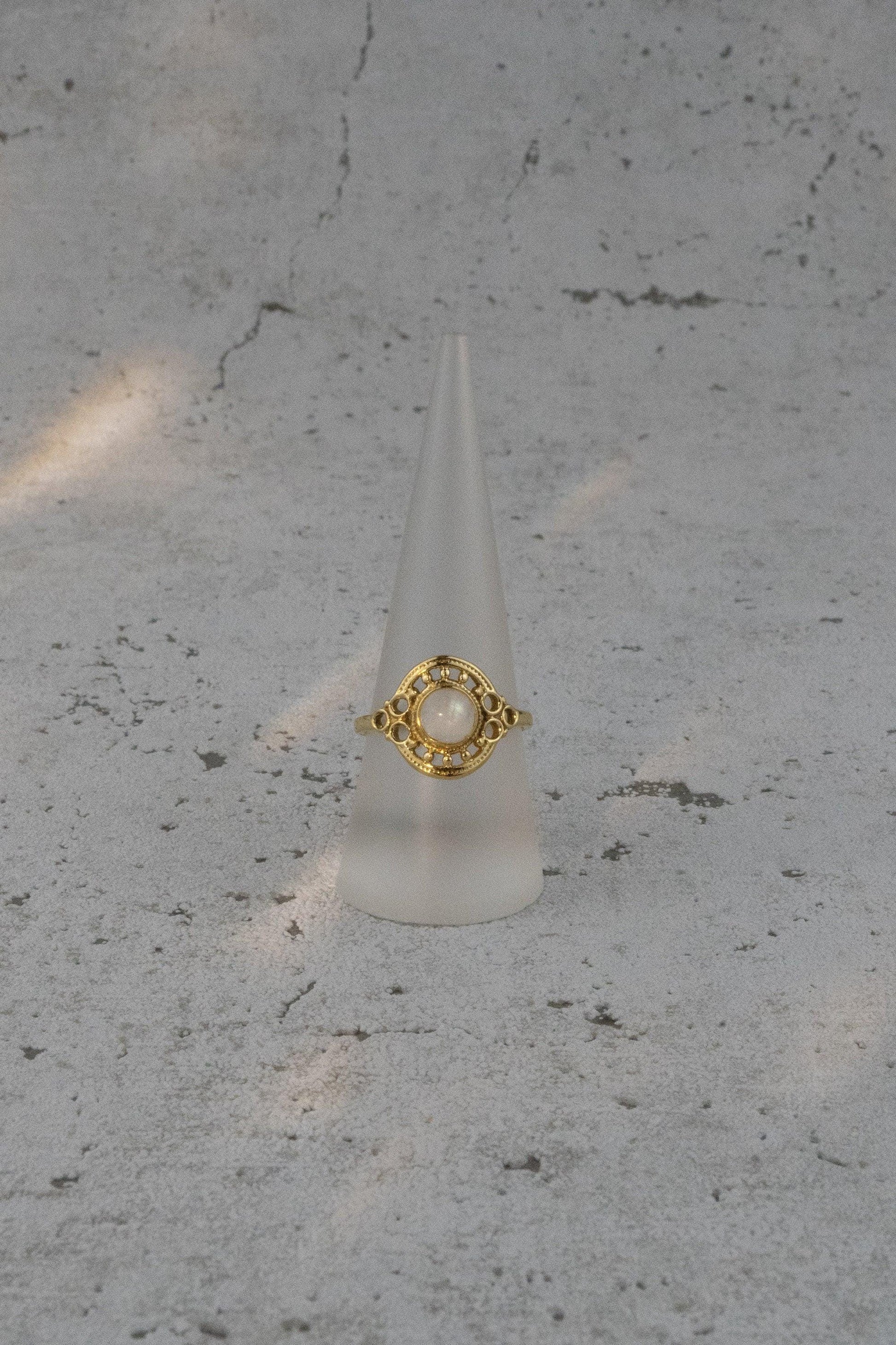 Verzierter Messingring mit Mondstein - RSM6