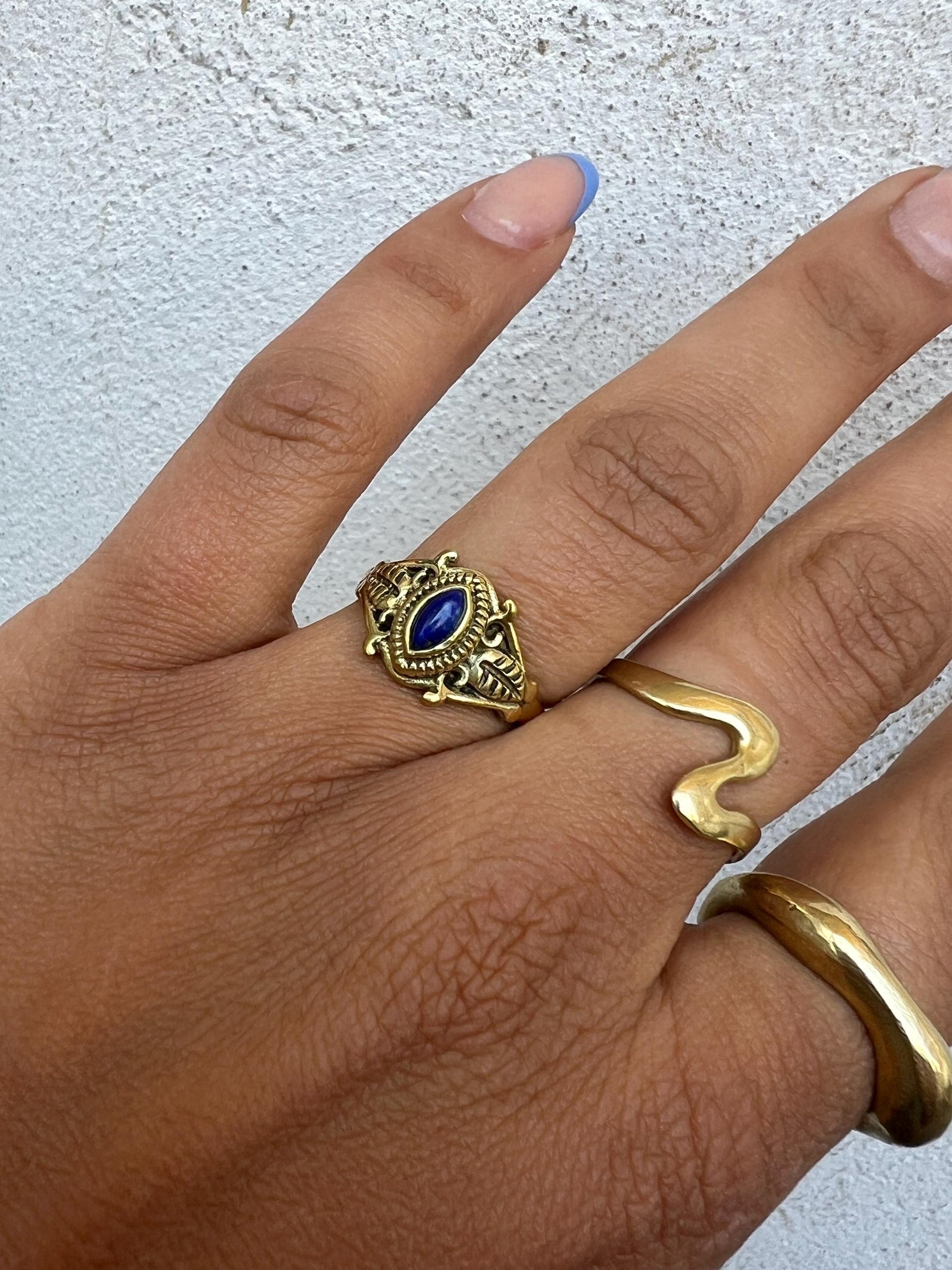 Lapis Lazuli Ring Gold - Filigraner Vintage Ring - Massives Messing - Königsblauer Edelstein 7x4mm - Antik Look - Wasserfest - Naiza - RSS4