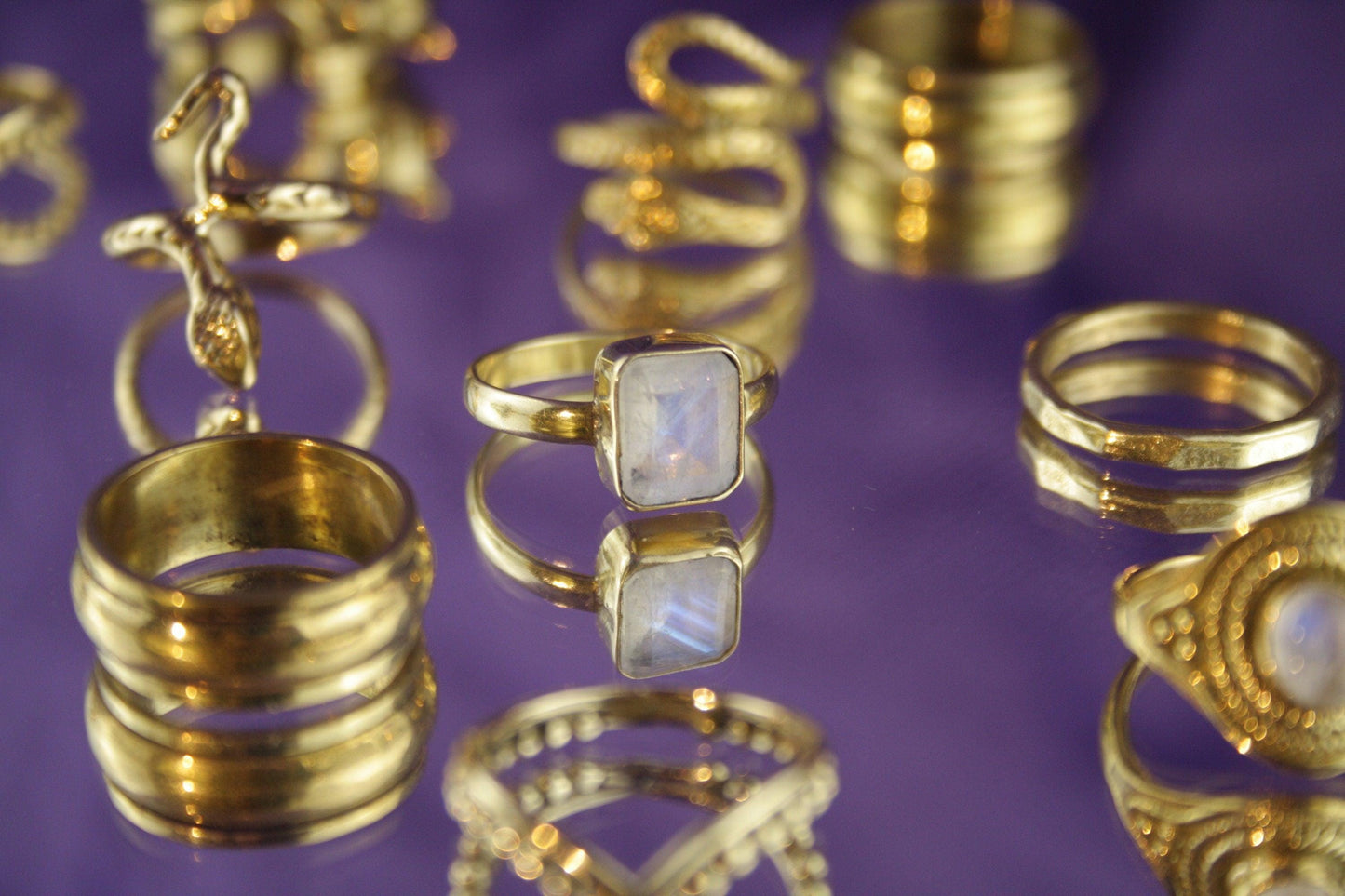 Mondstein Ring Gold - Edler Oktagon Schliff 10x8mm - Massives Messing - Magisches Leuchten - Wasserfester Boho Statement Ring - Naiza RSM1