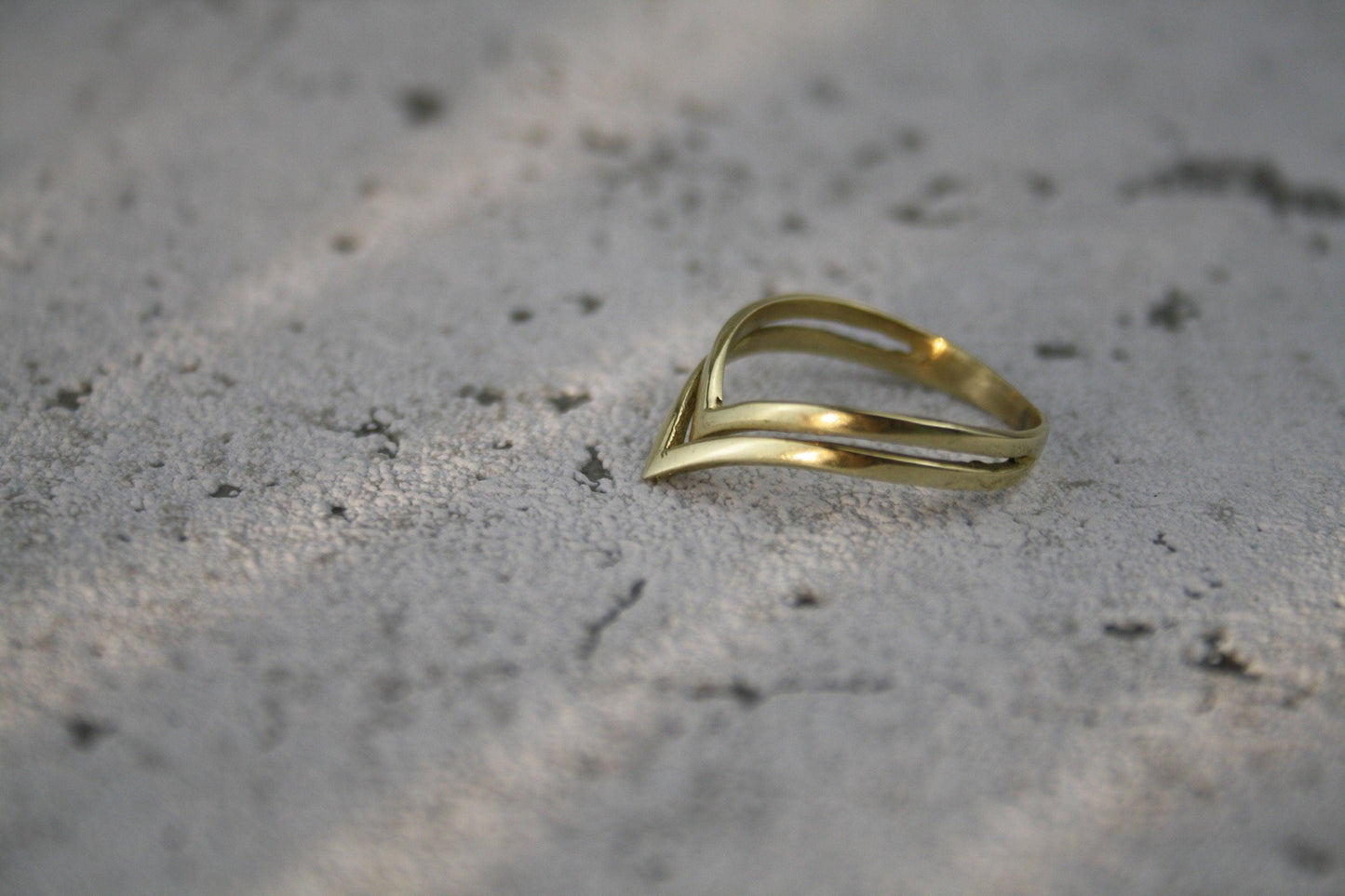 Messingring mit zwei Spitzen, spitz zulaufender Messingring, V-Ring -RB6