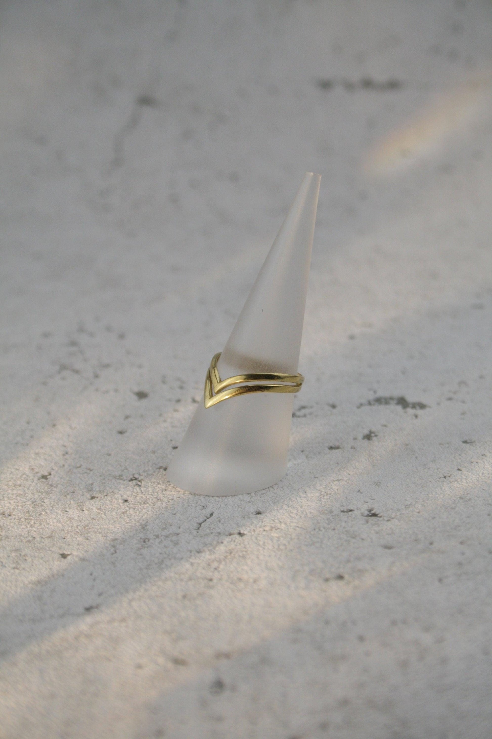 Messingring mit zwei Spitzen, spitz zulaufender Messingring, V-Ring -RB6