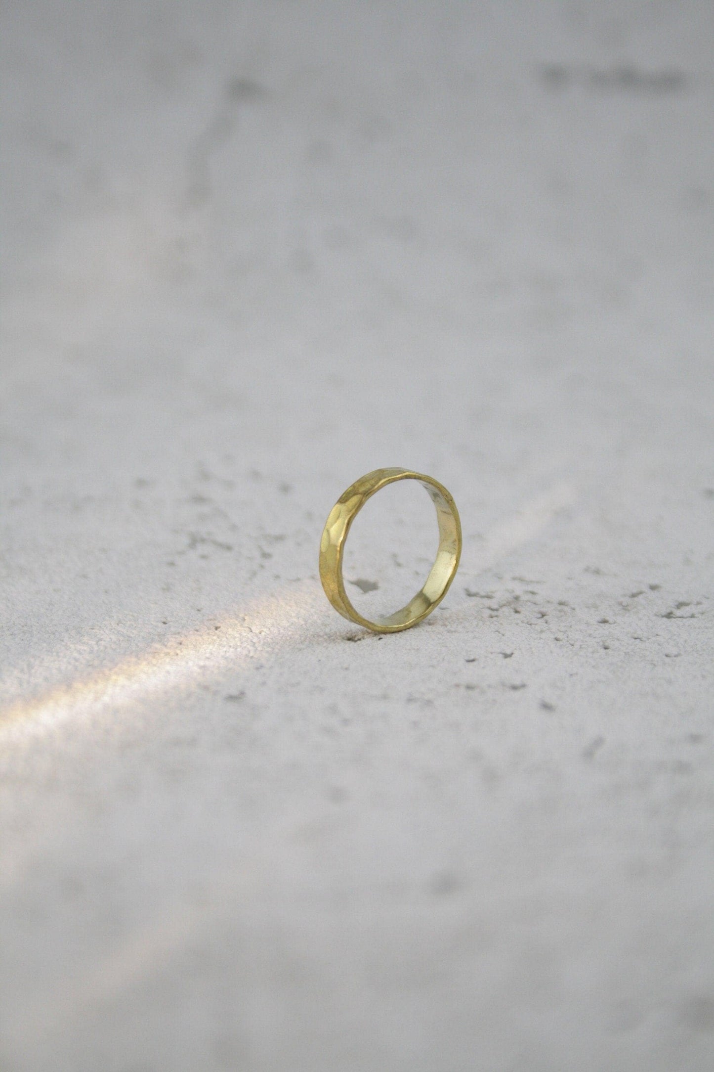 Schlichter Messingring, Basis Ring, Gehämmerter Messingring, Ring Handgemacht - RB1