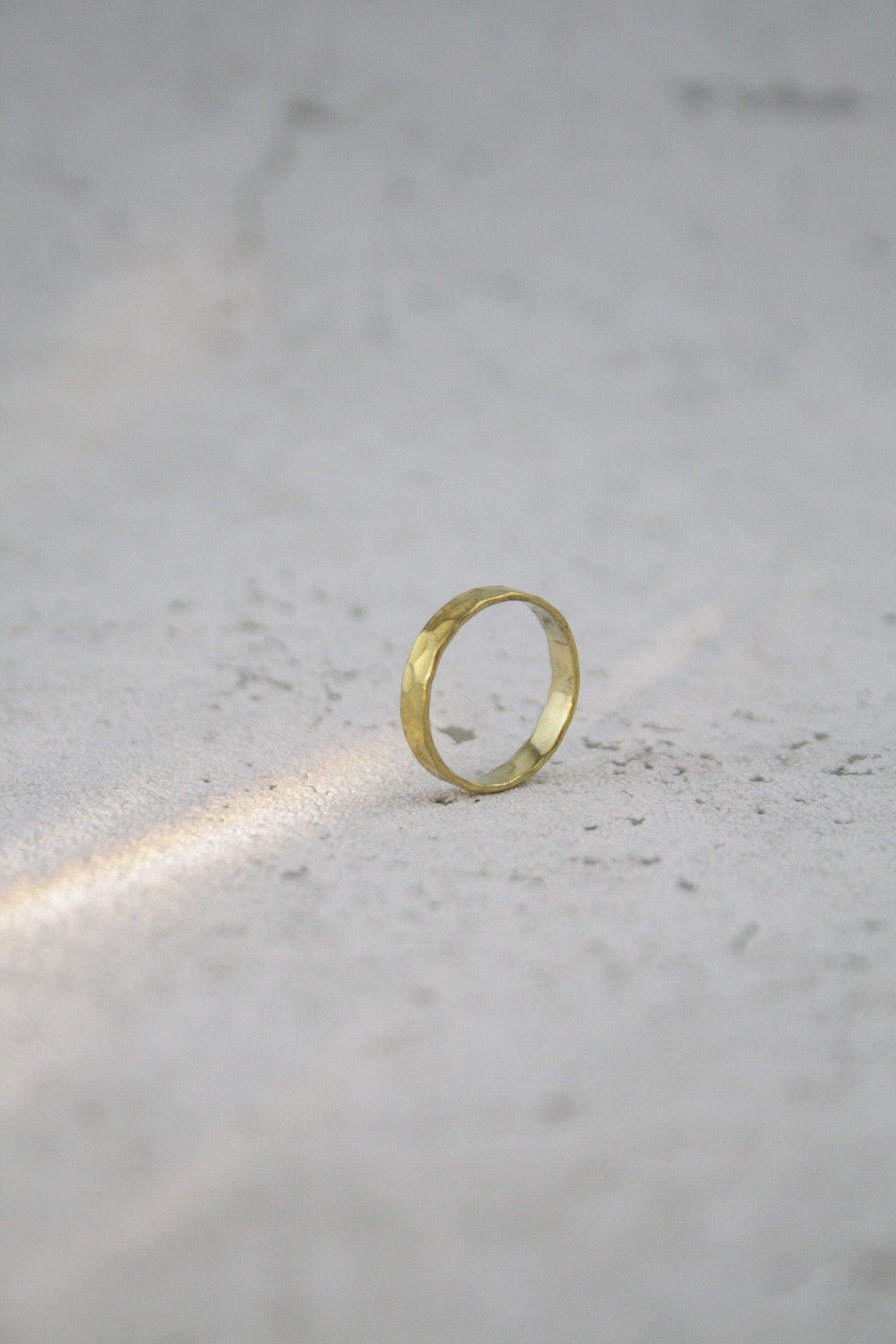 Schlichter Messingring, Basis Ring, Gehämmerter Messingring, Ring Handgemacht - RB1