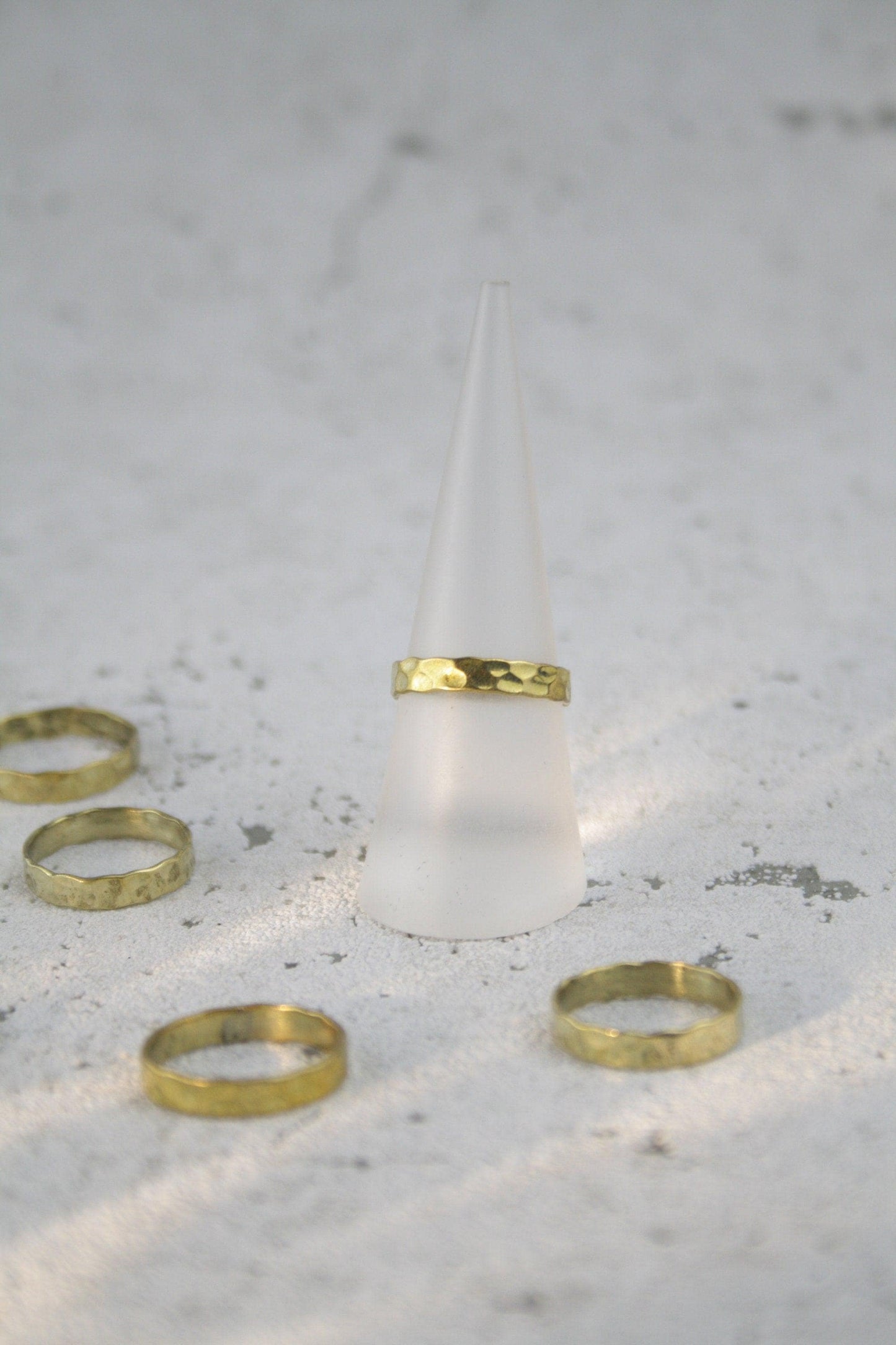 Schlichter Messingring, Basis Ring, Gehämmerter Messingring, Ring Handgemacht - RB1