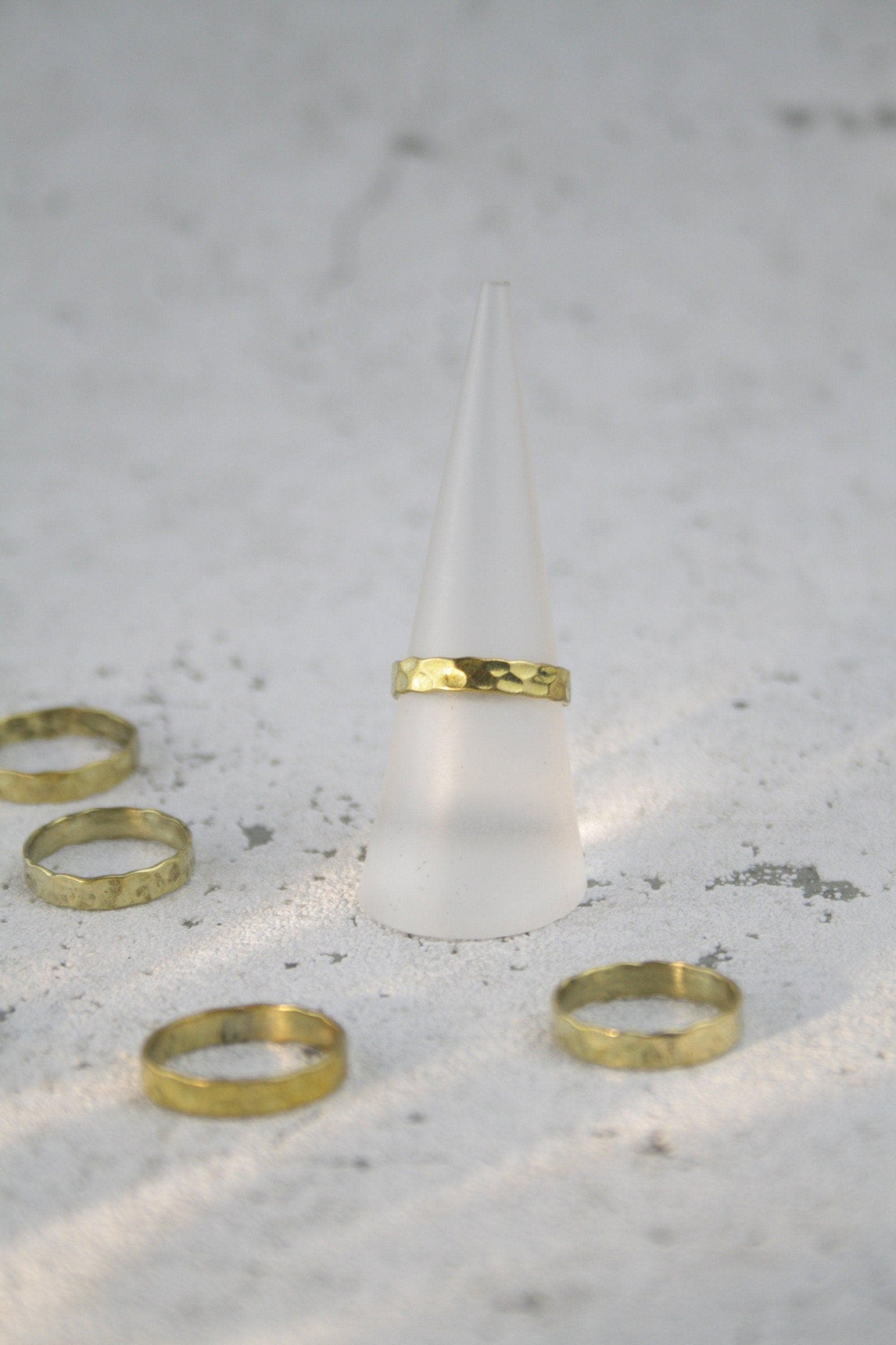 Schlichter Messingring, Basis Ring, Gehämmerter Messingring, Ring Handgemacht - RB1