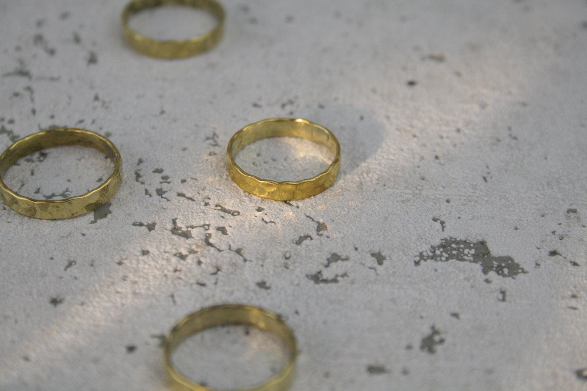 Schlichter Messingring, Basis Ring, Gehämmerter Messingring, Ring Handgemacht - RB1