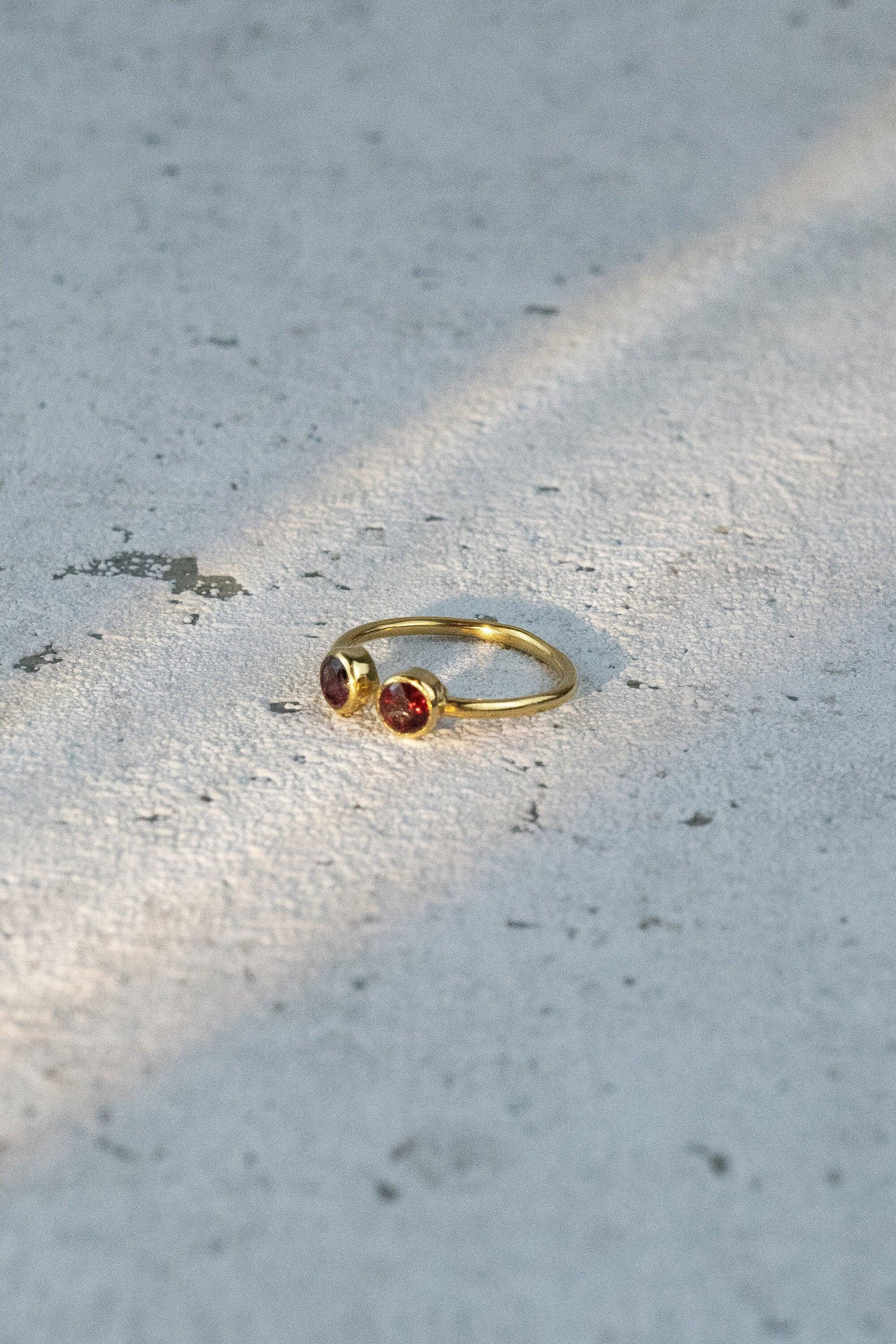 Messingring mit rotem Granat, Granatschmuck, Granatstein, Echtsteinschmuck, Handgemacht