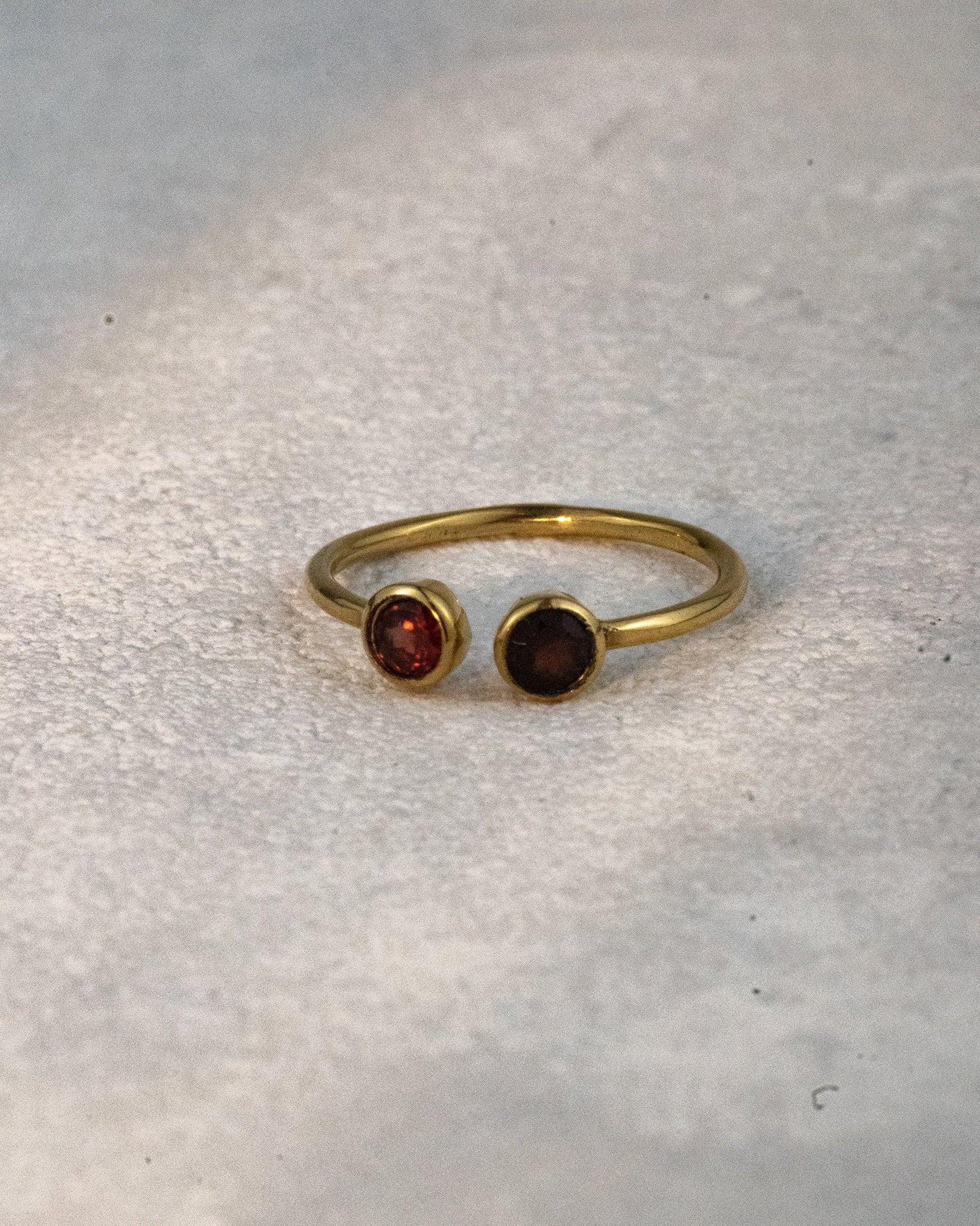 Messingring mit rotem Granat, Granatschmuck, Granatstein, Echtsteinschmuck, Handgemacht