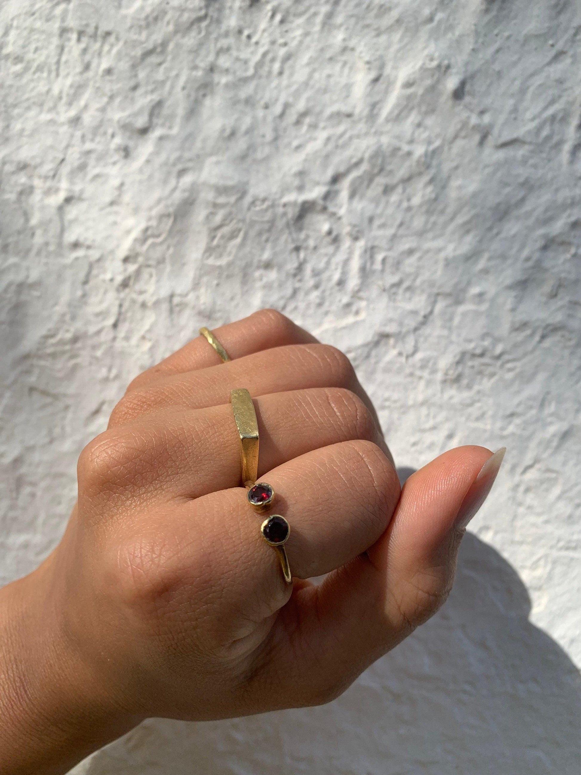Messingring mit rotem Granat, Granatschmuck, Granatstein, Echtsteinschmuck, Handgemacht