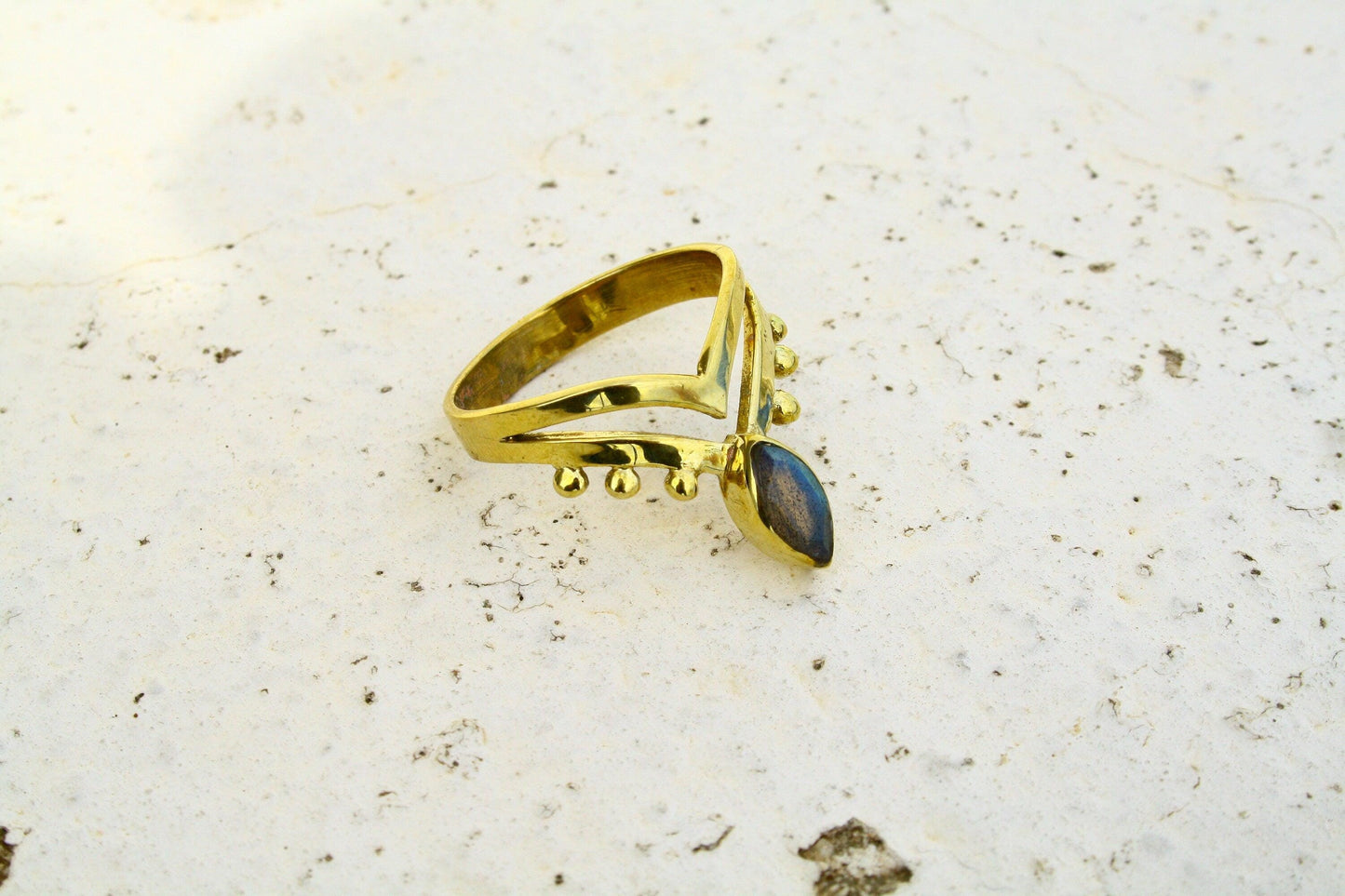 Verzierter Messingring mit Labradorit, Heilstein, Edelstein Schmuck - RSM7