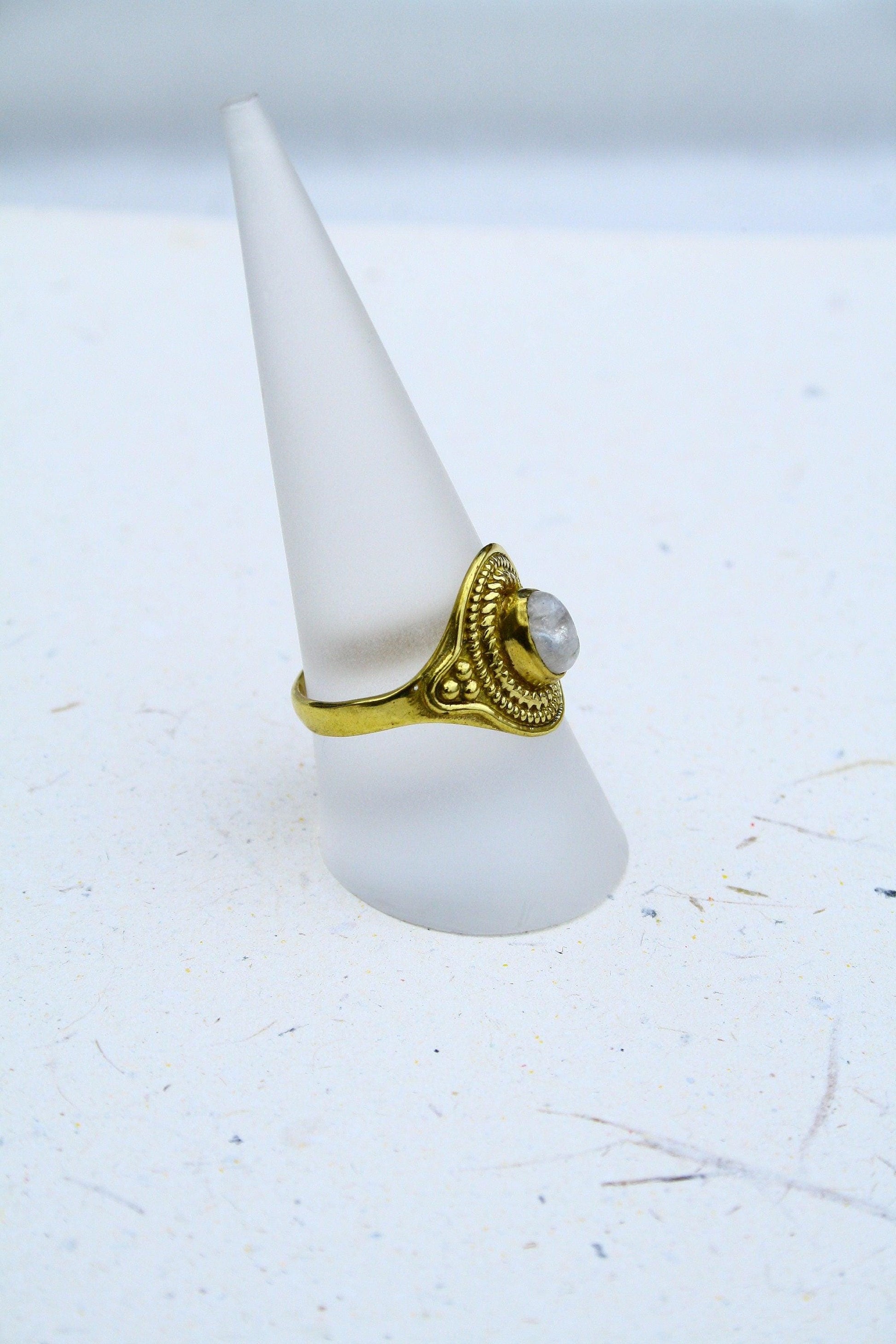 Mondsteinring aus Messing, Ring mit Verzierung, Messingschmuck, Echtsteinring