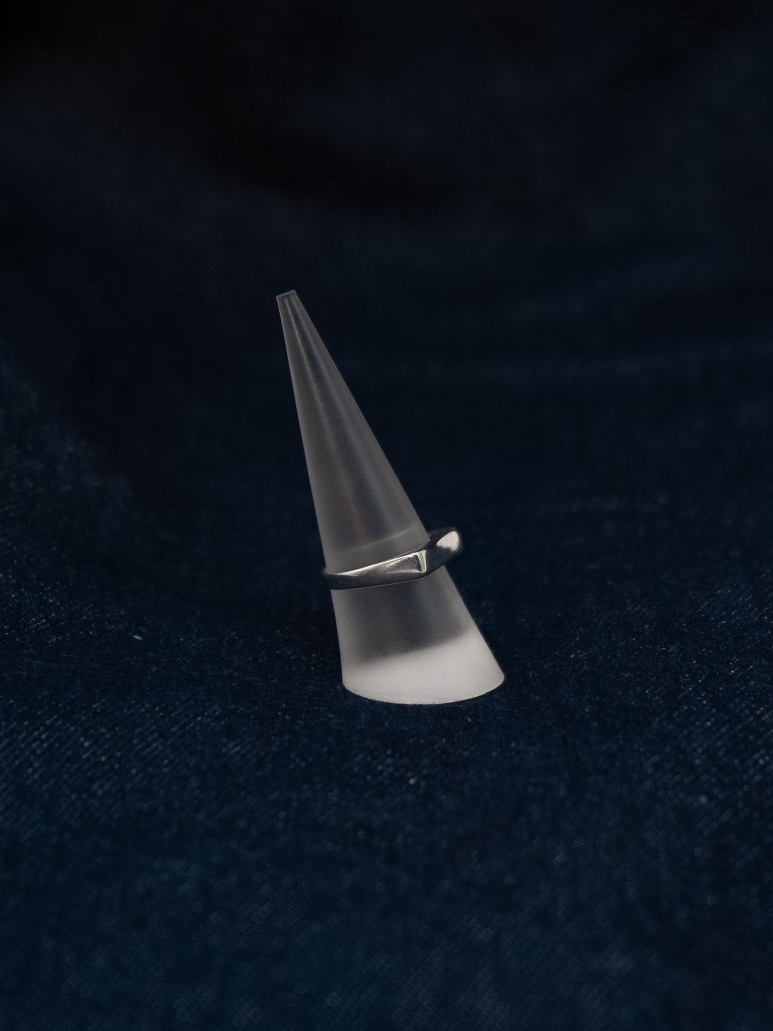 Geometrischer Silberring • Vorne abgeflachte Schiene • Echtes 925er Silber