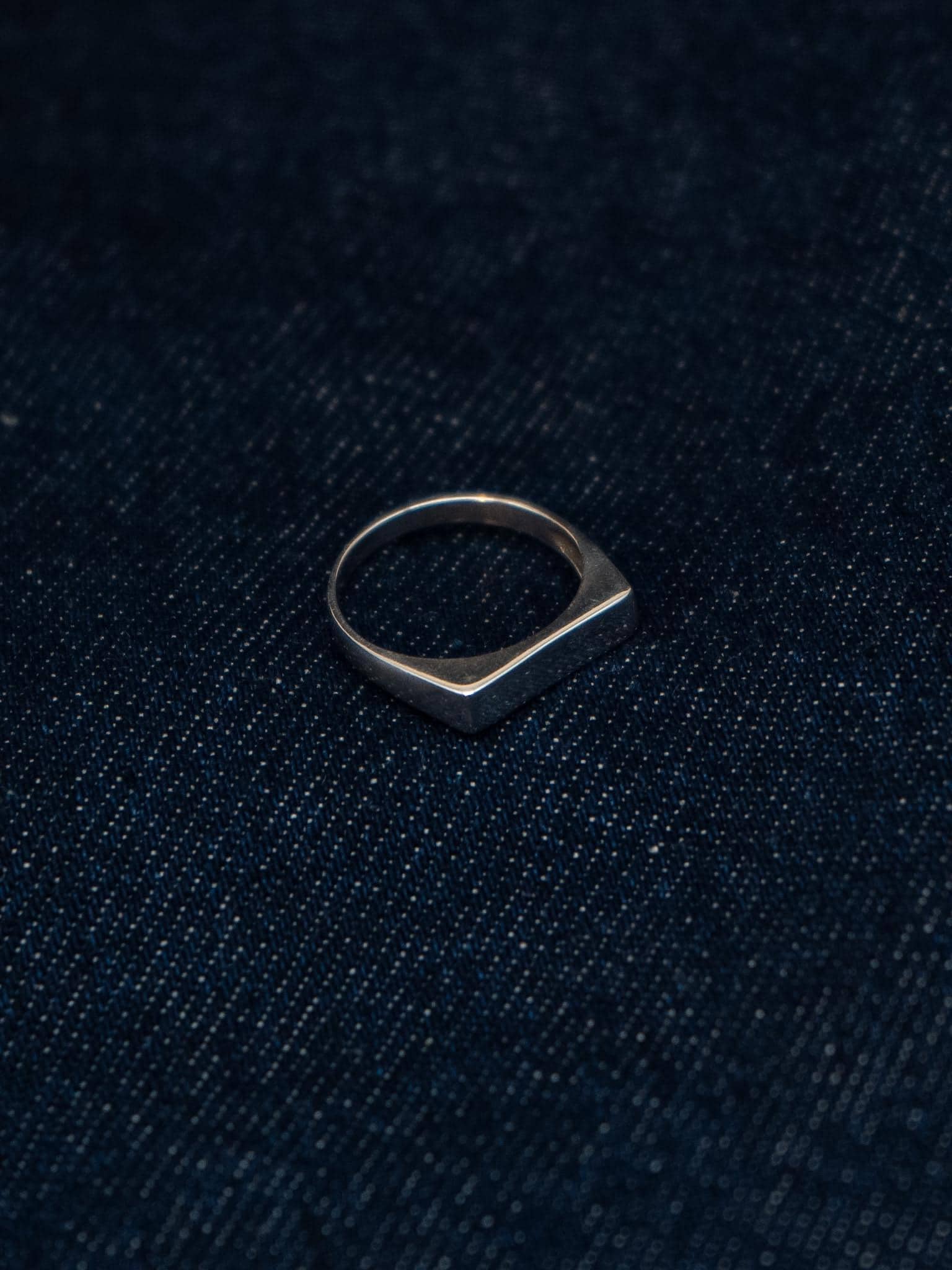 Geometrischer Silberring • Vorne abgeflachte Schiene • Echtes 925er Silber