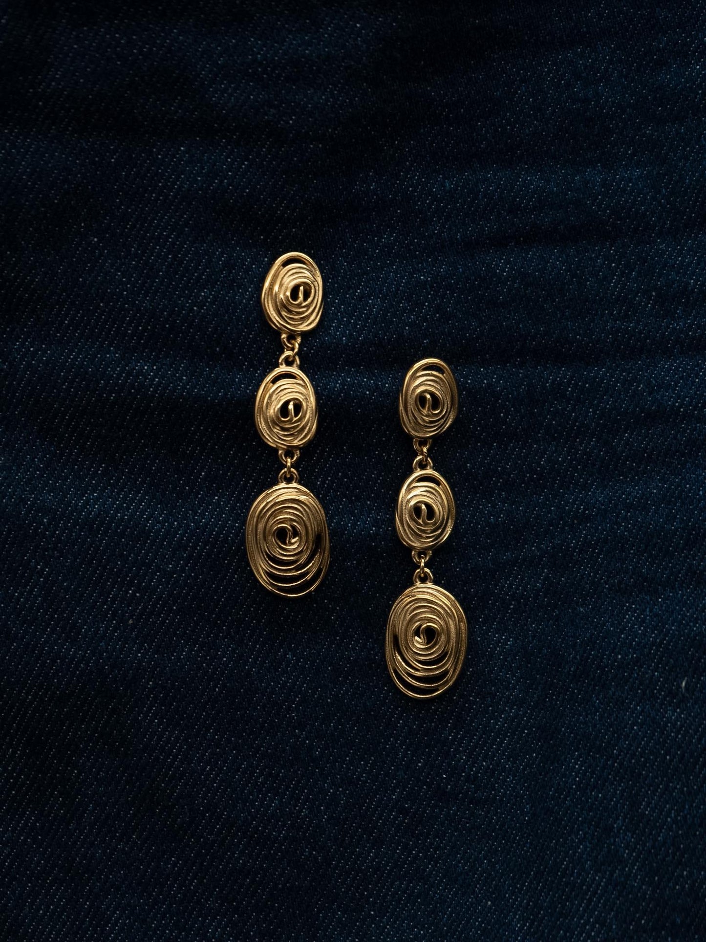 Lange Ohrringe Gold, Edelstahl 14k vergoldet, Strukturierte Statement Ohrringe, Leichte Drop Earrings - EL1