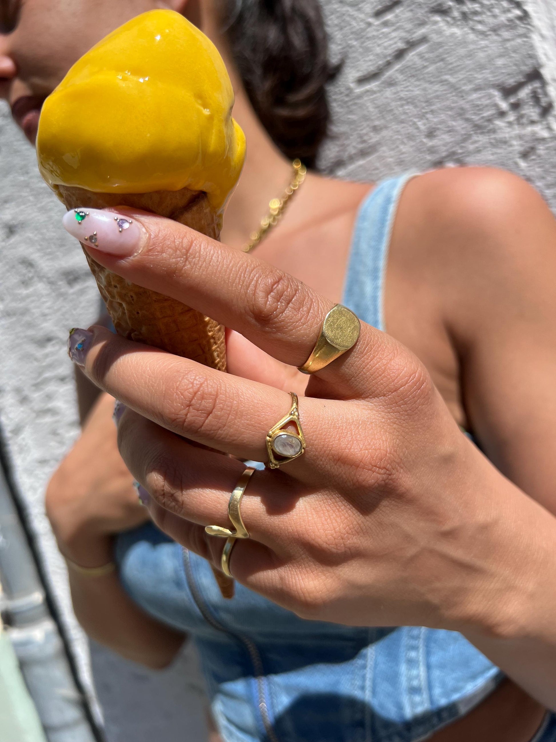 Mondstein Ring Messing, Geometrischer Statement Ring, Goldener Boho Ring, Feiner Kristall Schmuck Damen, Edler Blauschimmernder Ring - RSM14