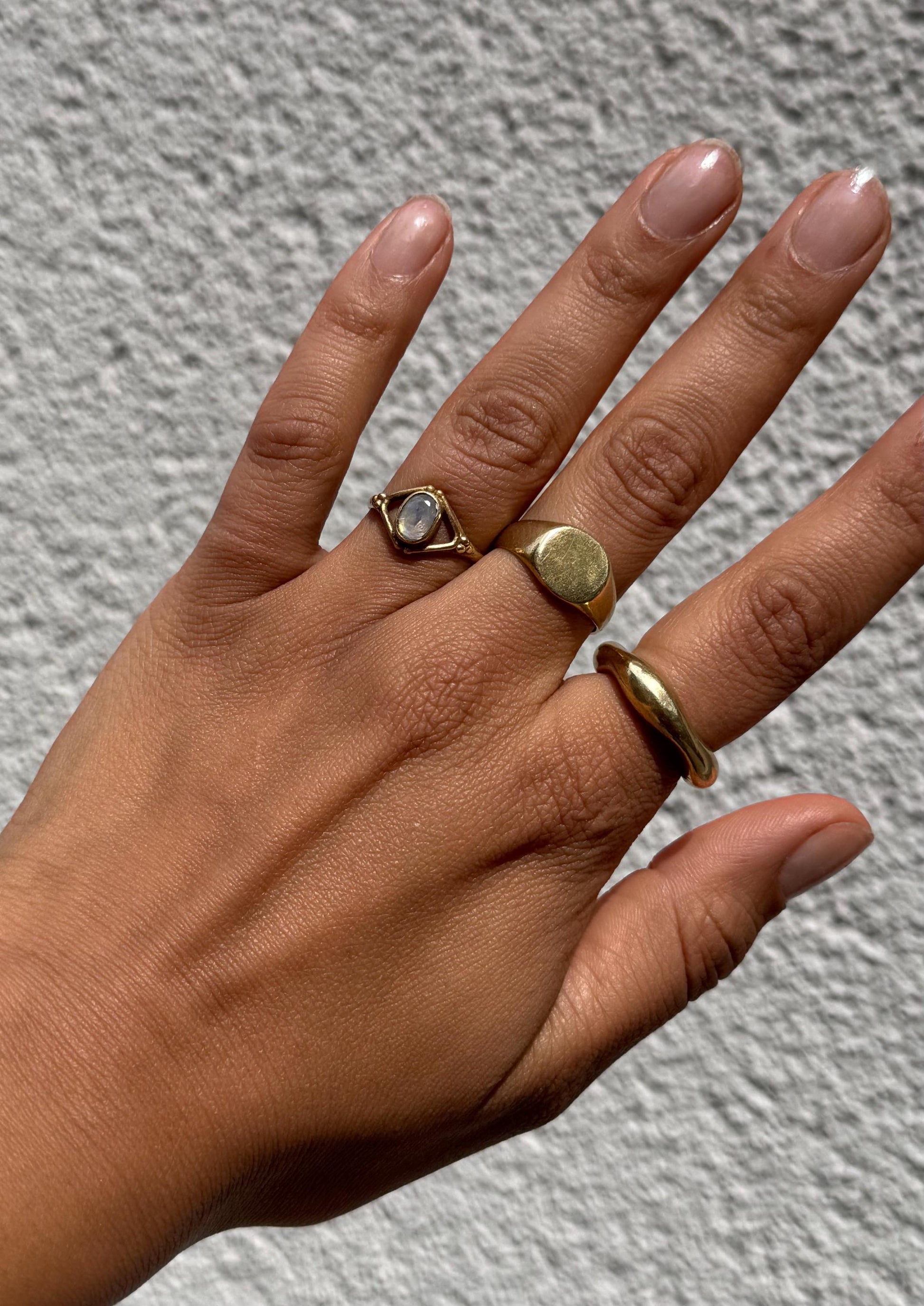 Mondstein Ring Messing, Geometrischer Statement Ring, Goldener Boho Ring, Feiner Kristall Schmuck Damen, Edler Blauschimmernder Ring - RSM14