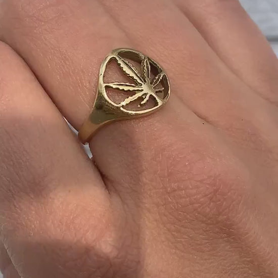 Botanischer Siegelring „Indica“ • Goldfarbenes Natur-Design • Hochwertiges Messing