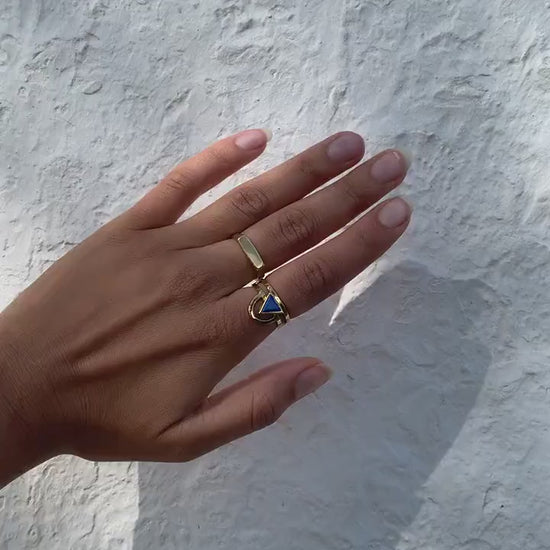 Lapis Lazuli Ring Gold - Dreieck Schliff - Massives Messing - Königsblauer Edelstein - Stein der Wahrheit - Wasserfest - Boho - Naiza RSM4