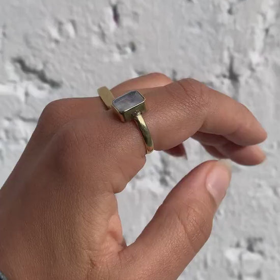 Mondstein Ring Gold - Edler Oktagon Schliff 10x8mm - Massives Messing - Magisches Leuchten - Wasserfester Boho Statement Ring - Naiza RSM1