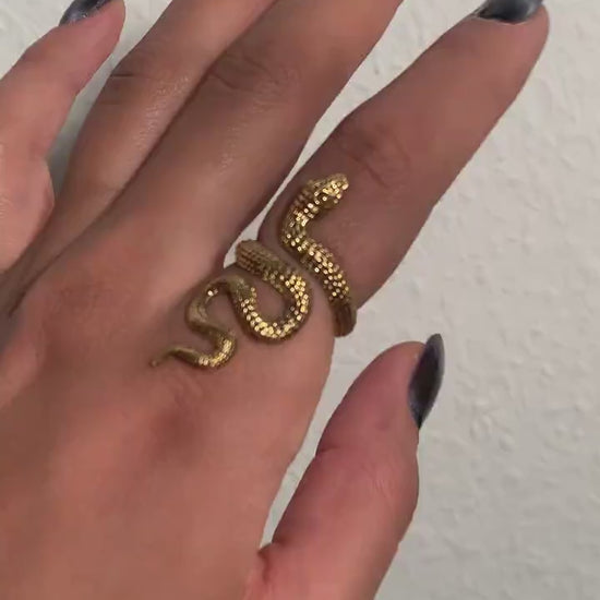 Goldfarbener Messingring mit großer Schlange - RA5