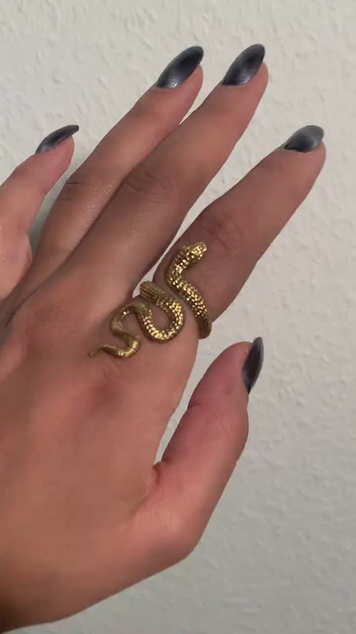 Goldfarbener Messingring mit großer Schlange - RA5