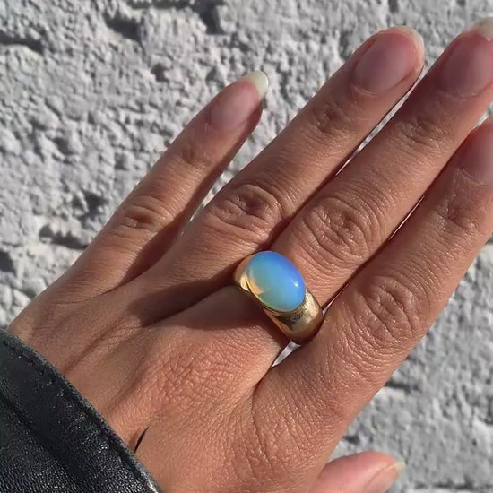 Opal Siegelring Gold - Massives Messing - Ovaler Stein 10x8mm - Leuchtendes Blau - Synthetischer Opal Wasserfest Chunky Boho Ring RSL4
