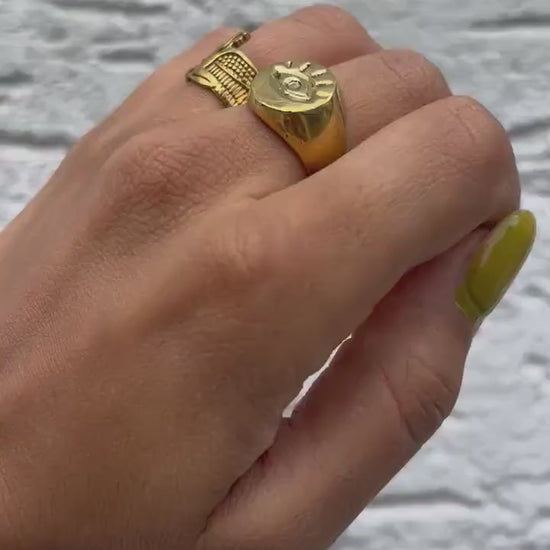 Goldener Siegelring mit Auge – Unisex Ring aus Messing | Ø 1,5 cm Siegel | Robuster Statement-Ring - RA9