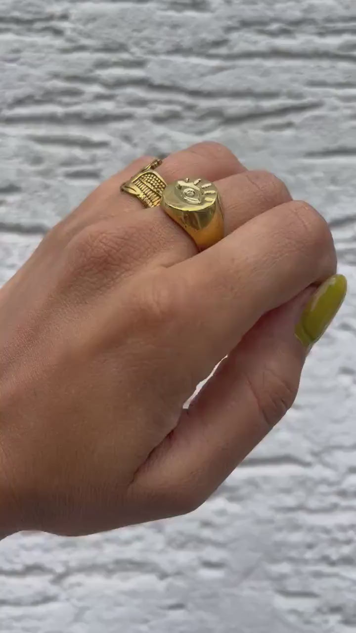 Goldener Siegelring mit Auge – Unisex Ring aus Messing | Ø 1,5 cm Siegel | Robuster Statement-Ring - RA9