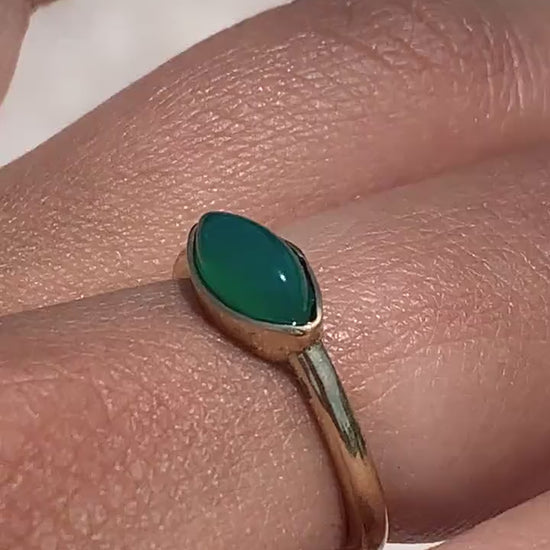 Grüner Onyx Ring Gold | Messing Ring mit Augenform Edelstein | Zarter Boho Ring| Marquise Schliff Statement Ring | Feiner Stapelring – RSS3