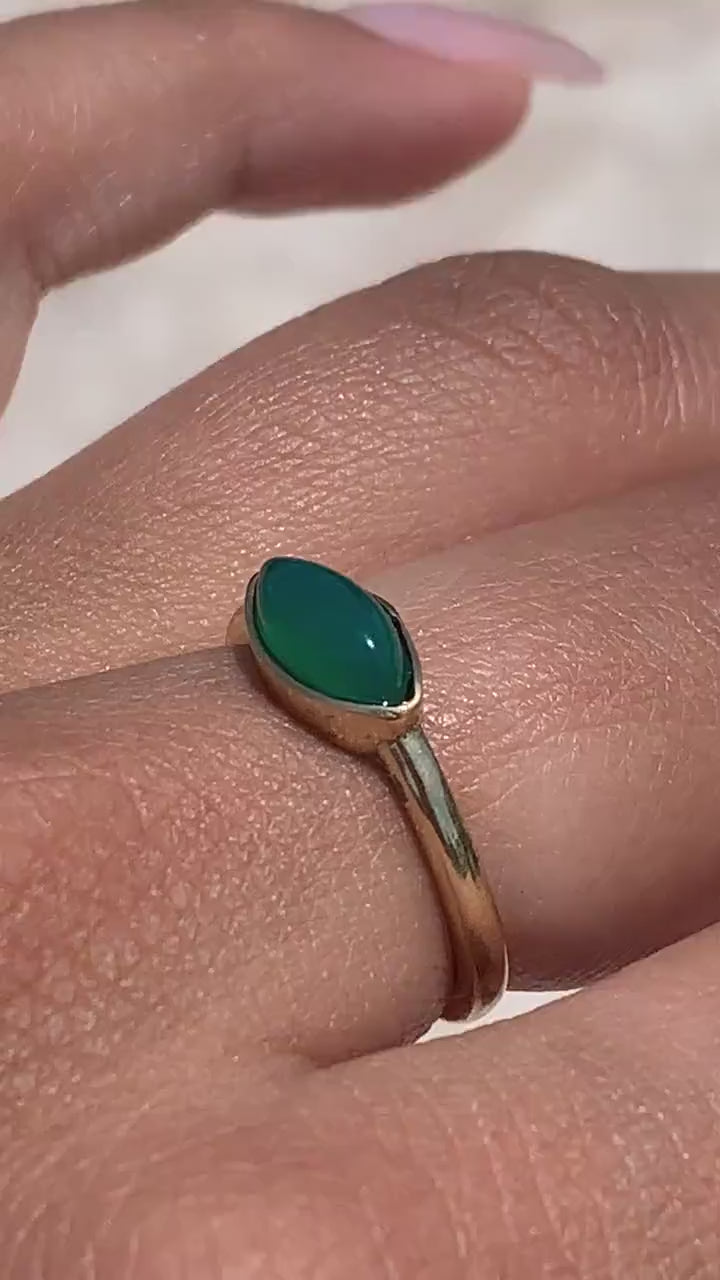 Grüner Onyx Ring Gold | Messing Ring mit Augenform Edelstein | Zarter Boho Ring| Marquise Schliff Statement Ring | Feiner Stapelring – RSS3